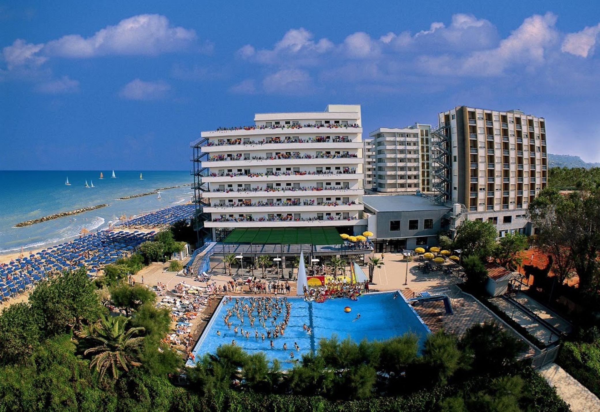 Serena Majestic Hotel มอนเตซิลวาโน ภายนอก รูปภาพ